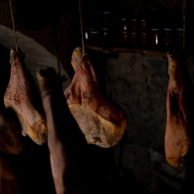 Vendita-di-prosciutto-di-crudo-di-modena